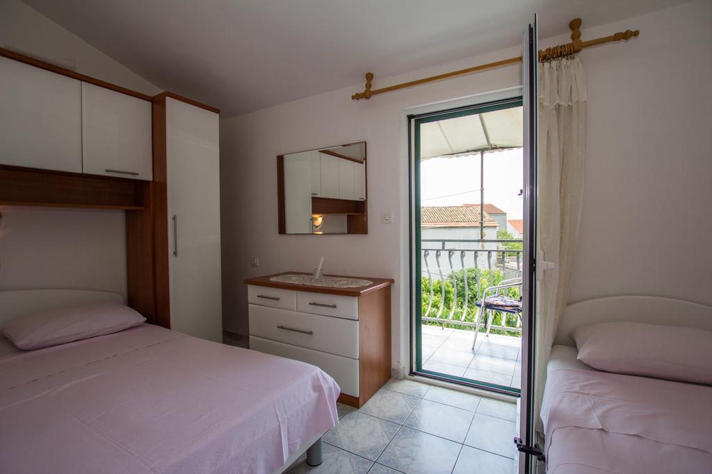 Apartments Bartul Sucuraj Exterior photo