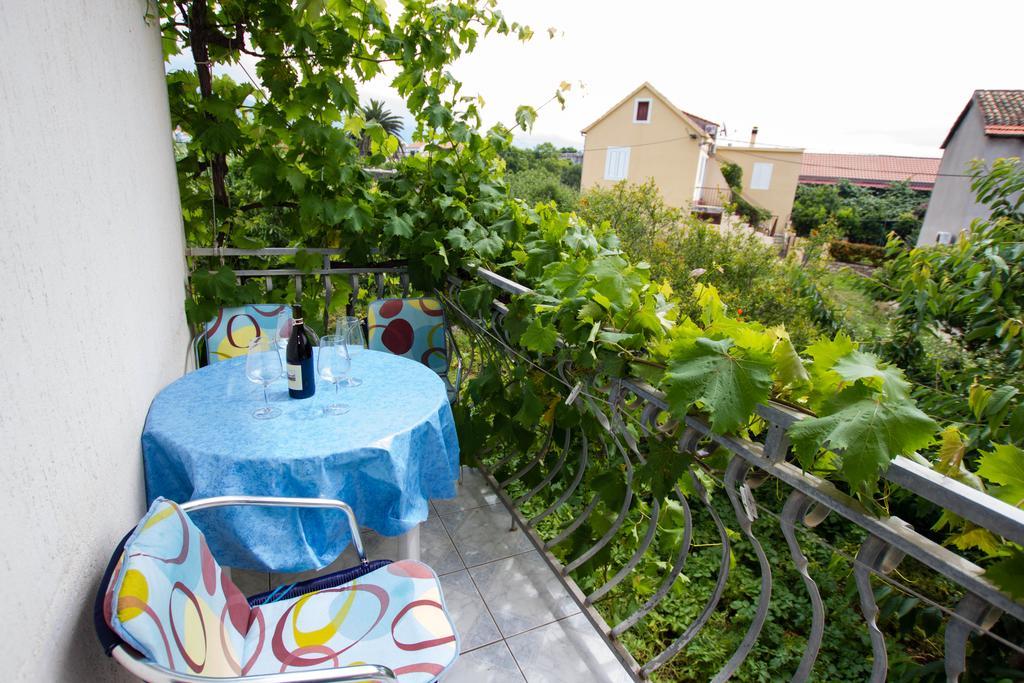 Apartments Bartul Sucuraj Exterior photo