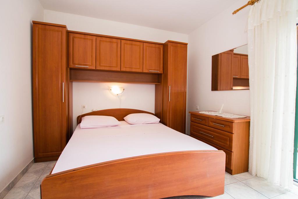 Apartments Bartul Sucuraj Exterior photo