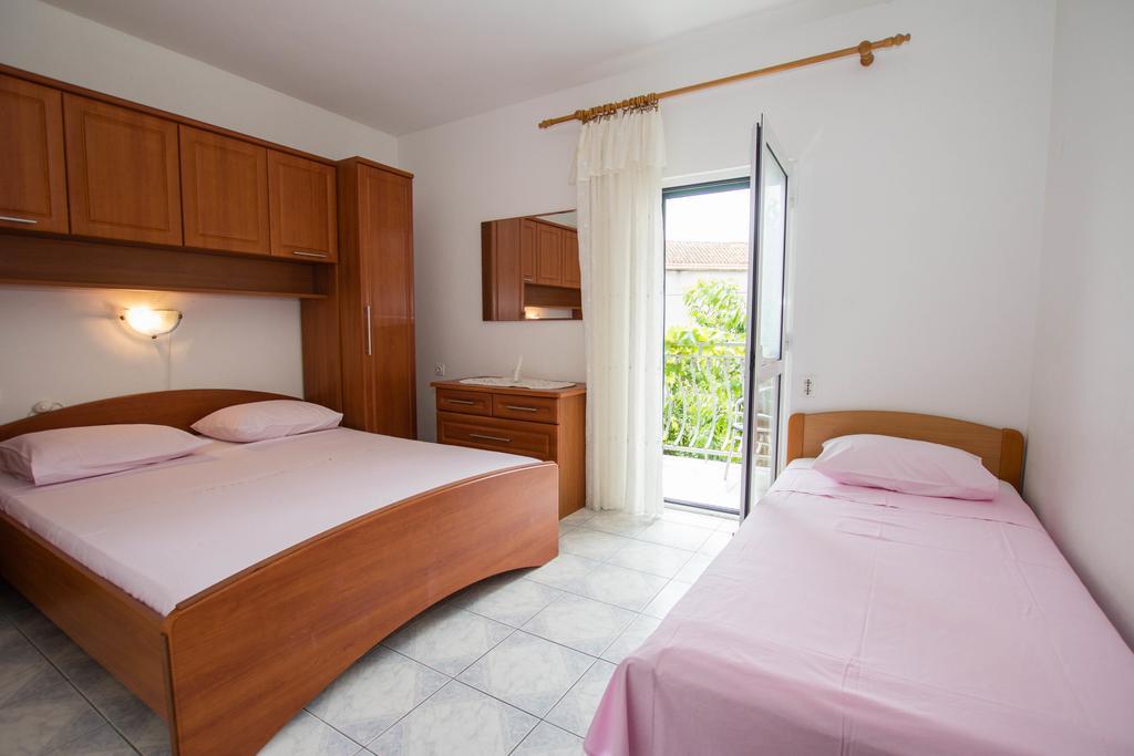 Apartments Bartul Sucuraj Exterior photo