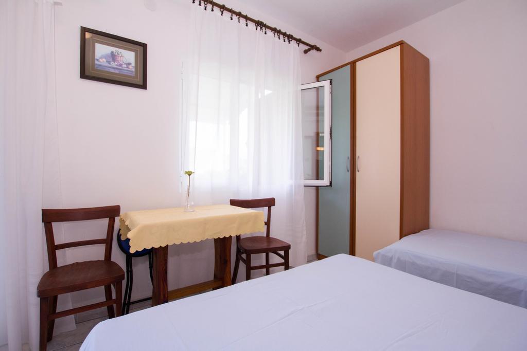 Apartments Bartul Sucuraj Exterior photo