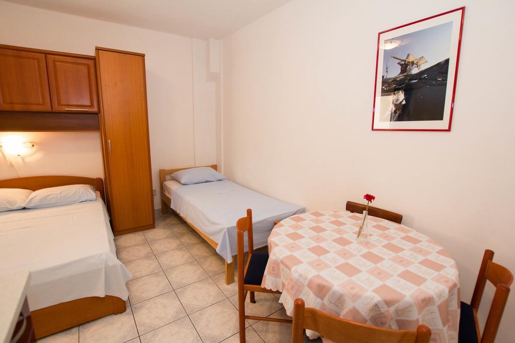 Apartments Bartul Sucuraj Exterior photo